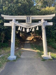 横須賀市池田町近くの安房口神社の入口と鳥居