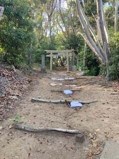 横須賀市池田町近くの安房口神社の入口と鳥居