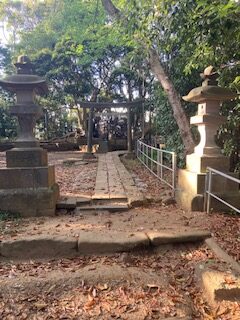 横須賀市池田町近くの安房口神社の入口と鳥居