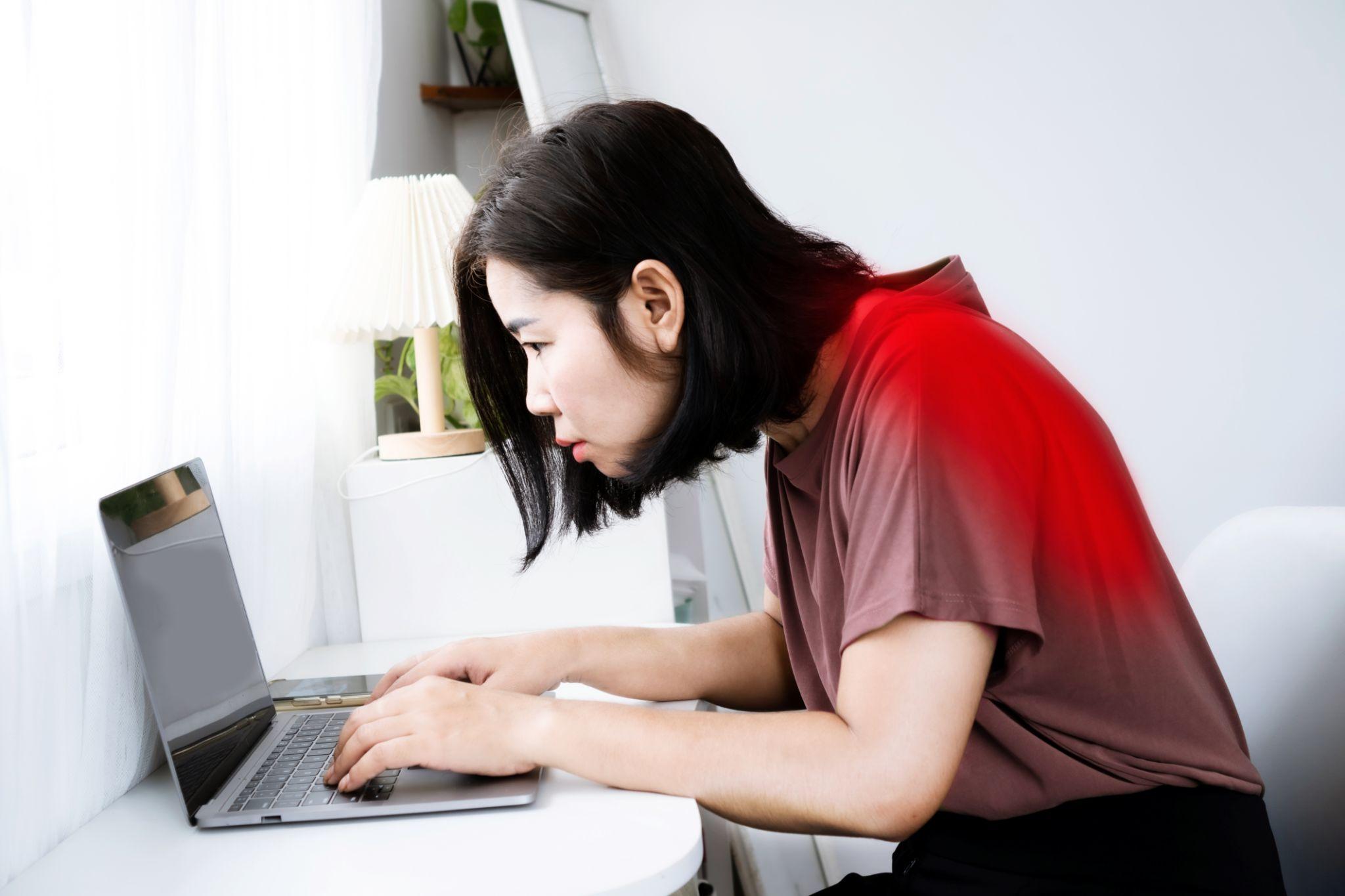 背中が丸くなり、首が前に出ている姿勢のイメージ