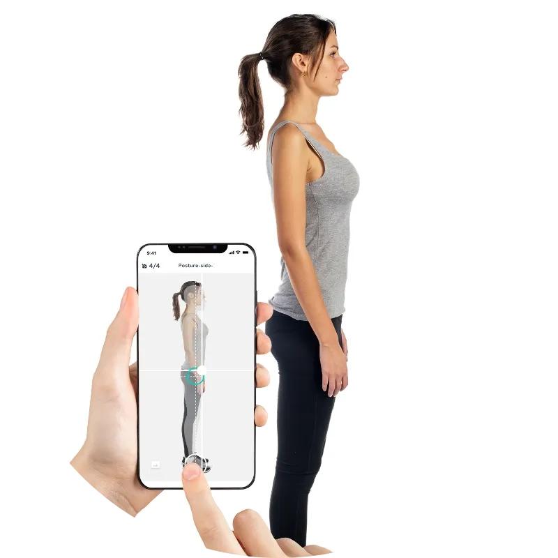 AI姿勢分析で体のバランスを確認しているイメージ